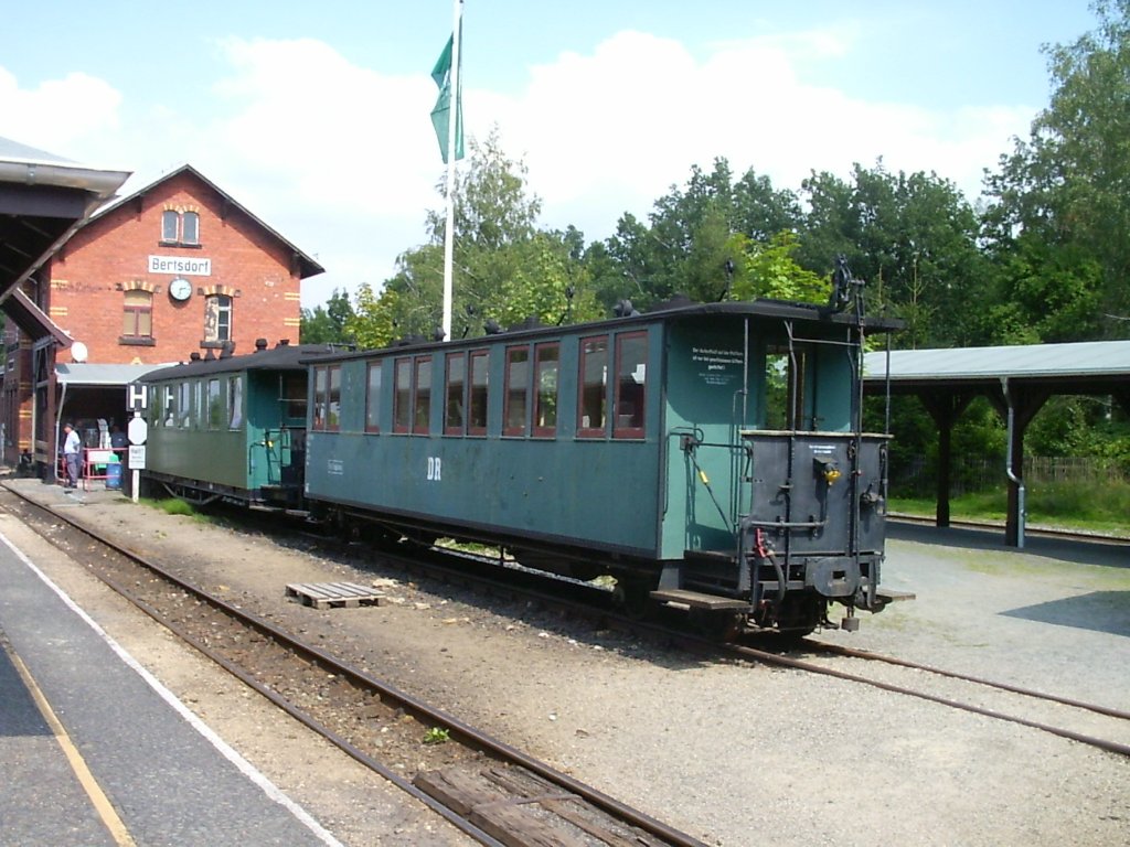 Alter Personenwagen in Bertsdorf