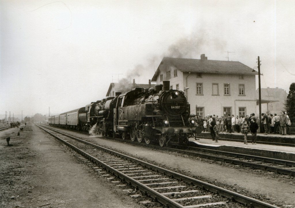 Dampfloktreffen in Drrrhrsdorf um 1986 mit BR 64