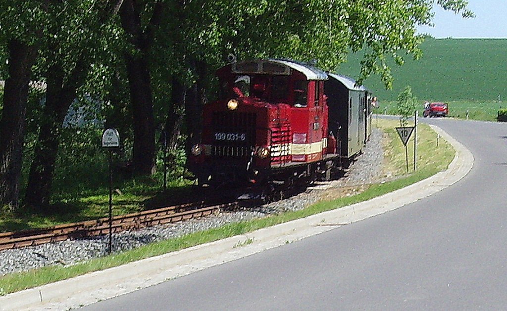 Dieselzug kurz vor Glossen, Juni 2010