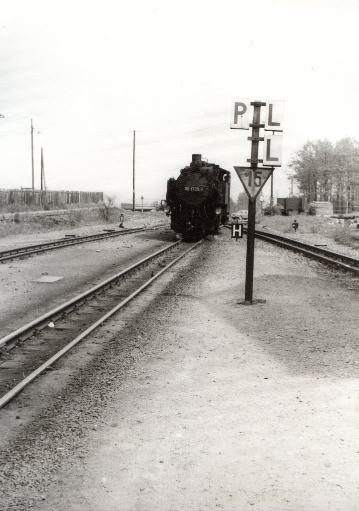 Einfahrt in den Bahnhof Bertsdorf, vor 1989