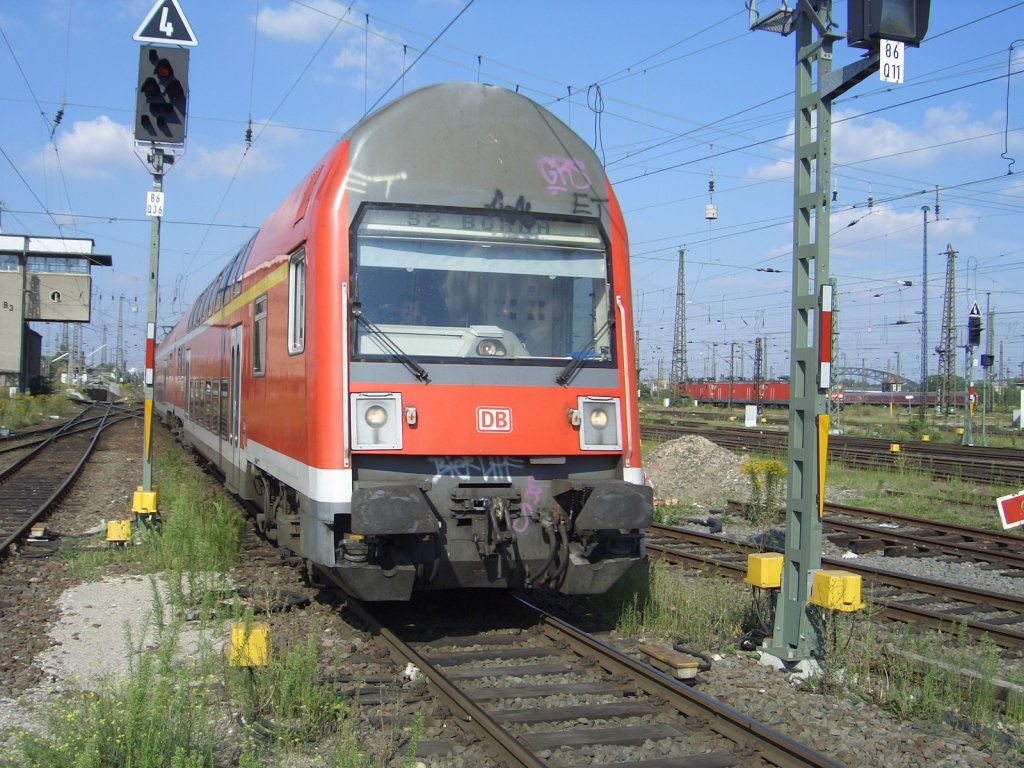Einfahrt S-Bahn nach Borna im August 2005 in leipzig