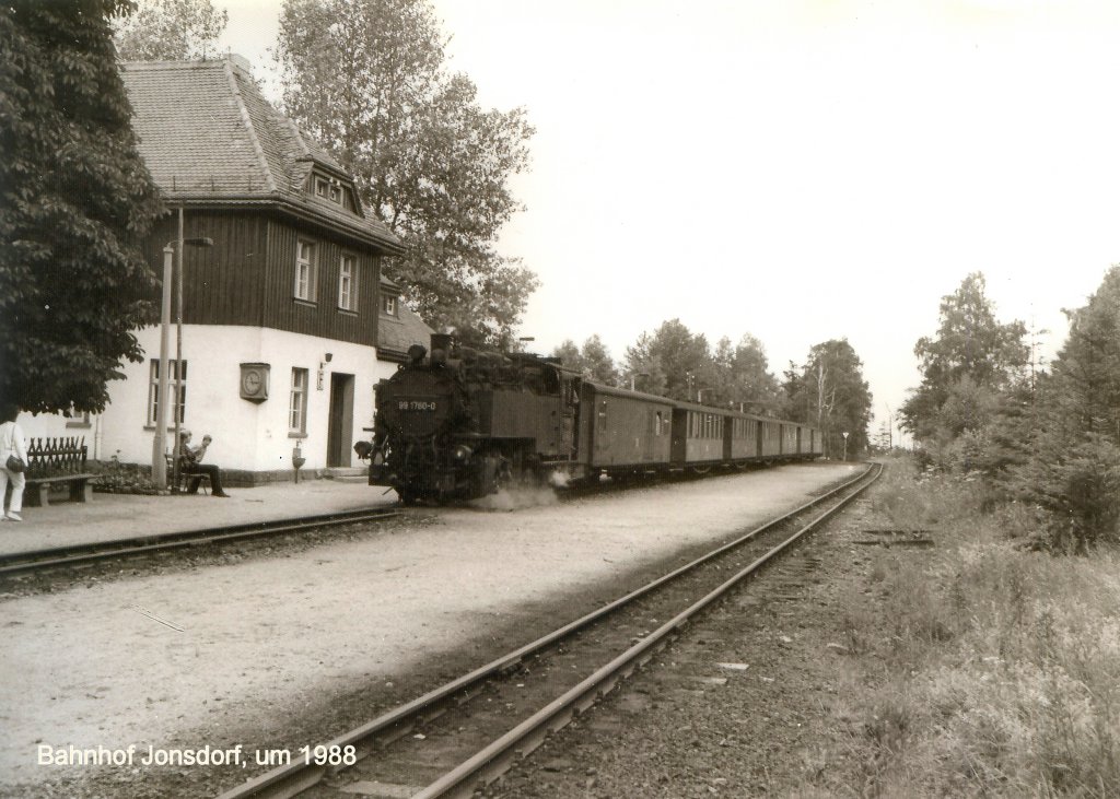 Personenzug im Bhf Kurort Jonsdorf, um 1988