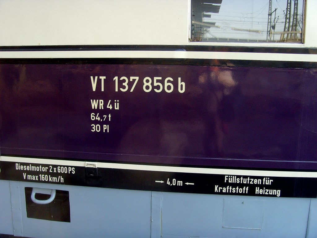 VT 137, Detail Anschrift, Dresden-Hbf 2011