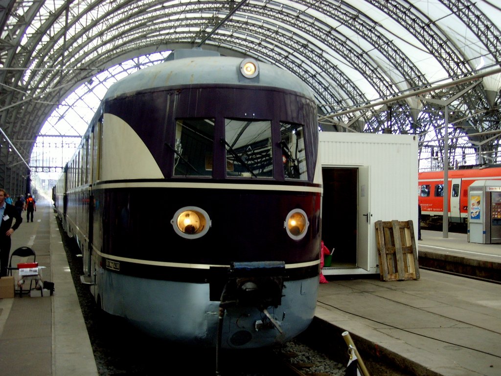 VT 137 in Dresden Hbf, 3.4.2011