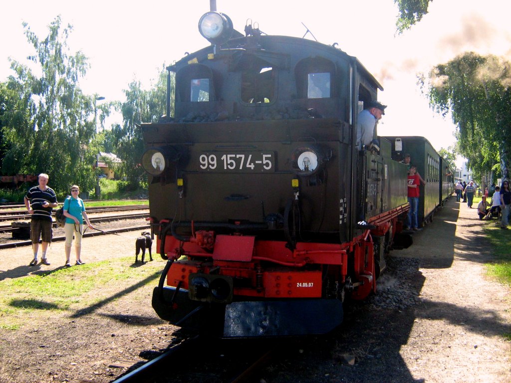 Zug Richtung Oschatz in Mgeln abfahrbereit, JUNI 2010